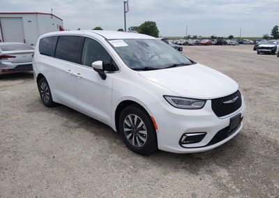 2023 Chrysler Pacifica Hybrid Touring L, Normal Wear & Tear damage, Iaai lot 45105928