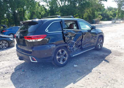2019 Toyota Highlander Limited Platinum, uszkodzenie: Prawy bok, Iaai lot 45265839, zdjęcie 4 z 16