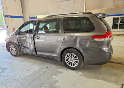 2011 Toyota Sienna Xle 8-passenger, пошкодження: Бік, Copart лот 56781126, фото 2 з 13