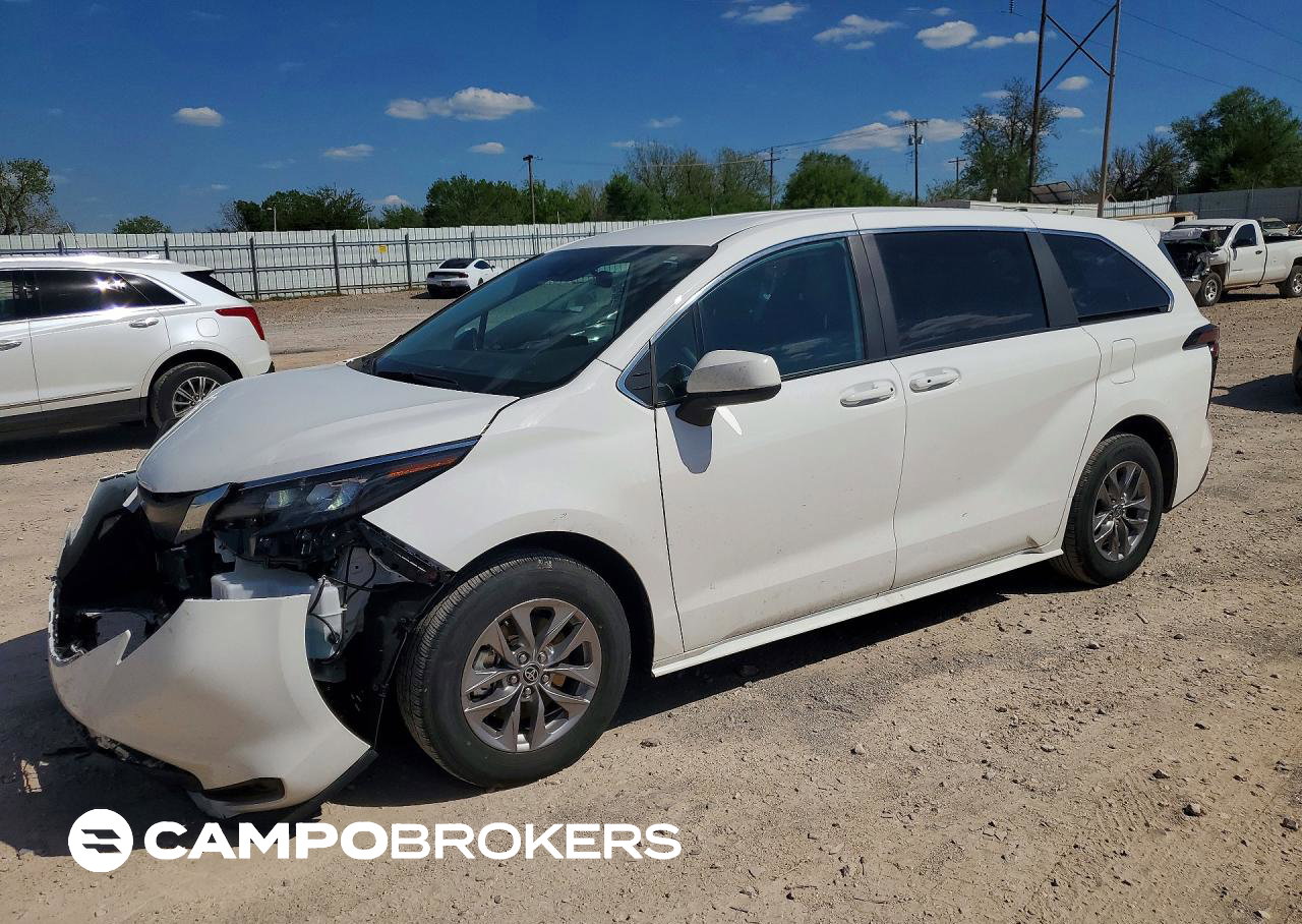2025 Toyota Sienna Le 8-passenger, Front End damage, Copart lot 49116886