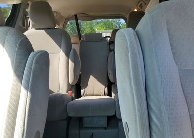 2015 Toyota Sienna Le, daño Frontal, Copart lote 49634576, foto 10 de 16