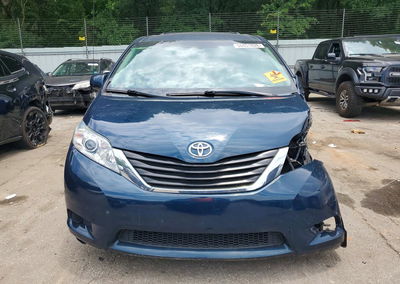 2012 Toyota Sienna Le, daño Frontal, Copart lote 56851826, foto 5 de 13