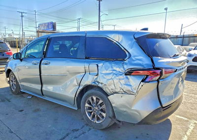 2021 Toyota Sienna Xle 8-passenger, daño Frontal, Copart lote 48681326, foto 2 de 13