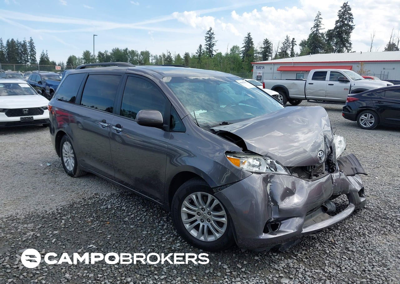 2015 Toyota Sienna Xle 8 Passenger, Front End damage, Iaai lot 45092051