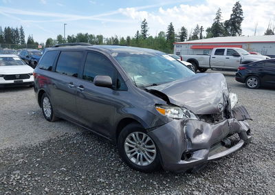 2015 Toyota Sienna Xle 8 Passenger, uszkodzenie: Przód, Iaai lot 45092051