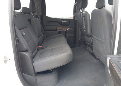 2021 Chevrolet Silverado 1500 2wd  Short Bed Rst, daño Frontal derecho, Iaai lote 44735677, foto 8 de 17