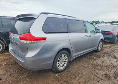 2012 Toyota Sienna Xle 8-passenger, uszkodzenie: Bok, Copart lot 57768696, zdjęcie 3 z 14