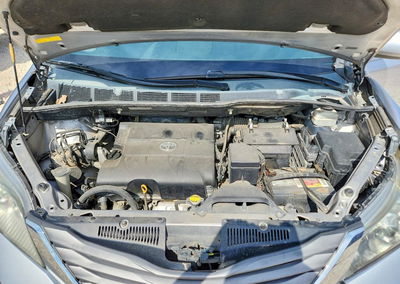 2011 Toyota Sienna Xle 8-passenger, Undercarriage damage, Copart lot 55398916, photo 12 of 13