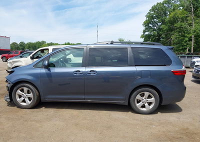 2015 Toyota Sienna Le 8 Passenger, daño Frontal, Iaai lote 45237146, foto 15 de 17