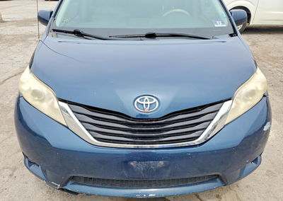 2012 Toyota Sienna Xle 8-passenger, uszkodzenie: Tył, Copart lot 54548976, zdjęcie 12 z 14