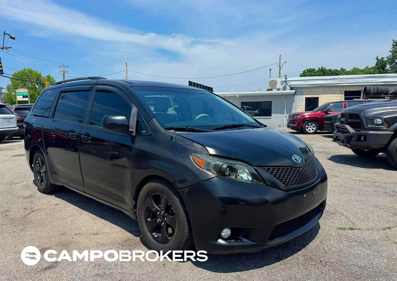 2014 Toyota Sienna Xle 8-passenger, пошкодження: Звичайний знос, Copart лот 57231946