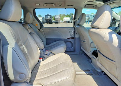 2011 Toyota Sienna Xle 8-passenger, Rear End damage, Copart lot 54980336, photo 10 of 12