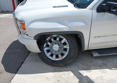 2019 Gmc Sierra 2500hd Denali, uszkodzenie: Biohazard, Iaai lot 45120924, zdjęcie 6 z 17