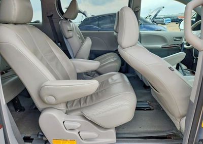 2014 Toyota Sienna Xle 8-passenger, daño Frontal, Copart lote 56525946, foto 11 de 15