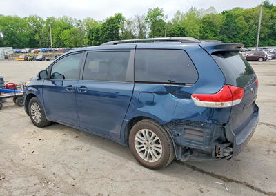 2012 Toyota Sienna Xle 8-passenger, uszkodzenie: Tył, Copart lot 54548976, zdjęcie 2 z 14