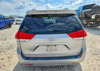 2011 Toyota Sienna Xle 8-passenger, Undercarriage damage, Copart lot 55398916, photo 6 of 13