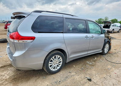 2014 Toyota Sienna Xle 8-passenger, daño Frontal, Copart lote 56525946, foto 3 de 15