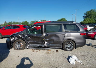 2019 Toyota Sienna Xle 8 Passenger, uszkodzenie: Przód, Iaai lot 45264151, zdjęcie 14 z 19