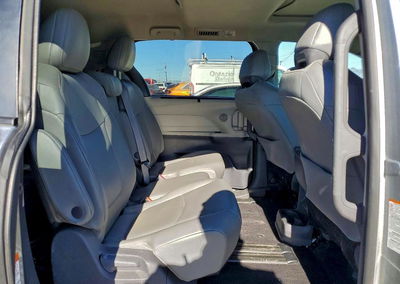 2021 Toyota Sienna Xle 8-passenger, daño Frontal, Copart lote 48681326, foto 11 de 13