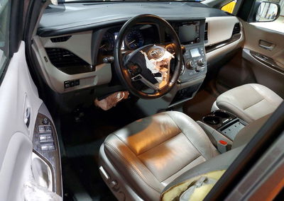 2019 Toyota Sienna Xle Premium 8-passenger, daño Frontal, Copart lote 54644956, foto 8 de 15