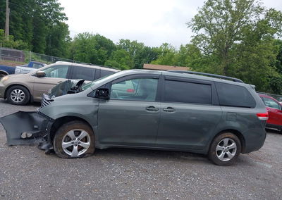 2013 Toyota Sienna Le V6 8 Passenger, daño Biohazard, Iaai lote 45184240, foto 15 de 17