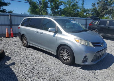 2019 Toyota Sienna Xle 8-passenger, daño Abolladuras/rayones menores, Copart lote 49937916, foto 4 de 13