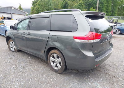 2013 Toyota Sienna Le V6 8 Passenger, daño Biohazard, Iaai lote 45184240, foto 3 de 17