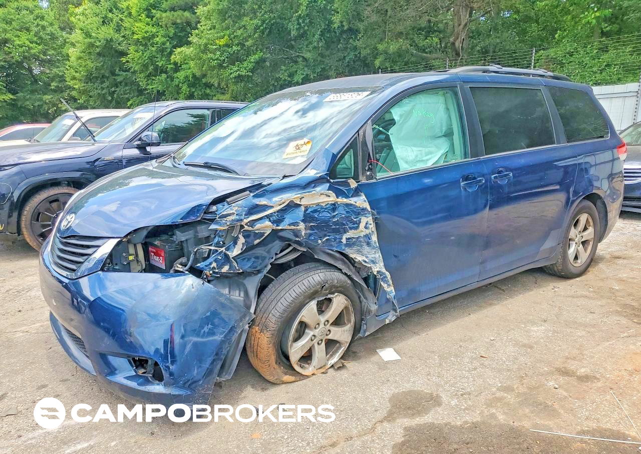 2012 Toyota Sienna Le, daño Frontal, Copart lote 56851826