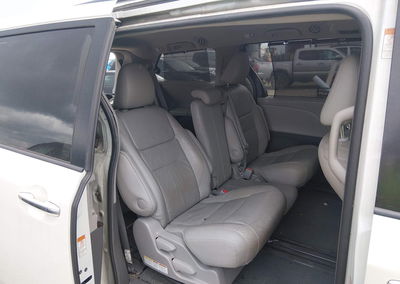 2017 Toyota Sienna Xle 8 Passenger, Rear damage, Iaai lot 45144443, photo 8 of 16