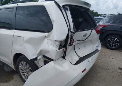 2017 Toyota Sienna Xle 8 Passenger, Rear damage, Iaai lot 45144443, photo 6 of 16