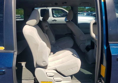 2011 Toyota Sienna Le, uszkodzenie: Przód, Copart lot 57515666, zdjęcie 11 z 13