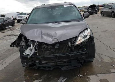 2019 Toyota Sienna Xle 8-passenger, daño Frontal, Copart lote 48432566, foto 15 de 16