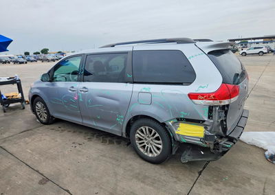 2014 Toyota Sienna Xle 8-passenger, daño Trasero, Copart lote 52155626, foto 2 de 13