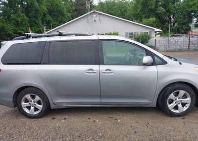 2011 Toyota Sienna Le V6, uszkodzenie: Lewy bok, Iaai lot 45219109, zdjęcie 14 z 17
