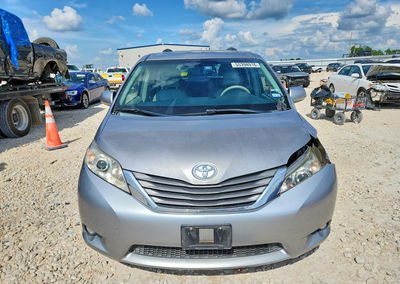 2011 Toyota Sienna Xle 8-passenger, Undercarriage damage, Copart lot 55398916, photo 5 of 13
