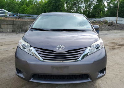 2015 Toyota All Models Sienna, Side damage, Copart lot 57293596, photo 5 of 15