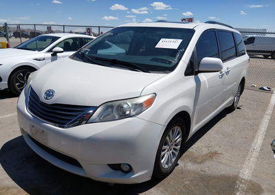 2017 Toyota Sienna Xle Premium 8 Passenger, daño Lateral derecho, Iaai lote 45121341, foto 2 de 19