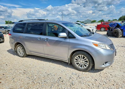 2011 Toyota Sienna Xle 8-passenger, Undercarriage damage, Copart lot 55398916, photo 4 of 13