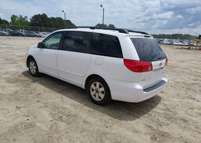 2009 Toyota Sienna Le, daño Lateral derecho, Iaai lote 45181708, foto 3 de 17