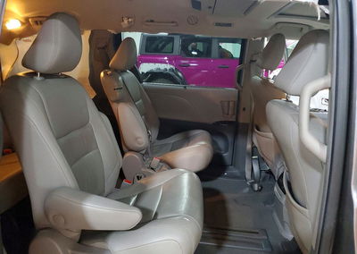 2019 Toyota Sienna Xle Premium 8-passenger, daño Frontal, Copart lote 54644956, foto 11 de 15