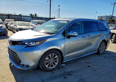 2021 Toyota Sienna Xle 8-passenger, daño Frontal, Copart lote 48681326