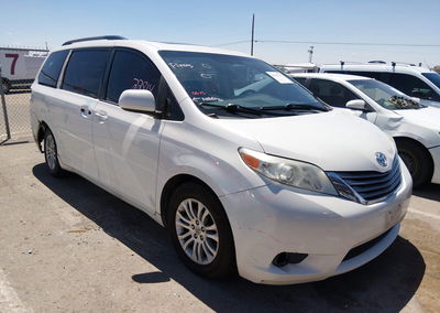 2017 Toyota Sienna Xle Premium 8 Passenger, Right Side damage, Iaai lot 45121341