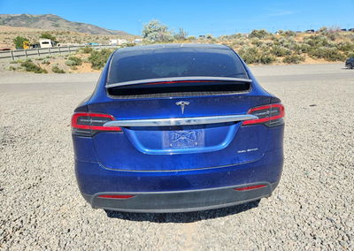 2020 Tesla Model X, daño Frontal, Copart lote 57231956, foto 6 de 14