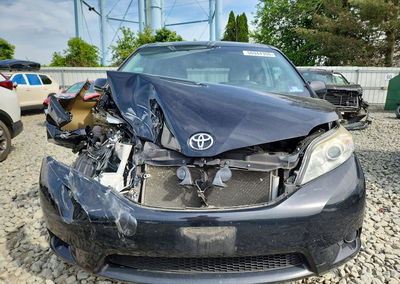 2015 Toyota Sienna Le, daño Frontal, Copart lote 56944396, foto 5 de 13