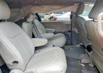 2012 Toyota Sienna Le, daño Frontal, Copart lote 56851826, foto 11 de 13