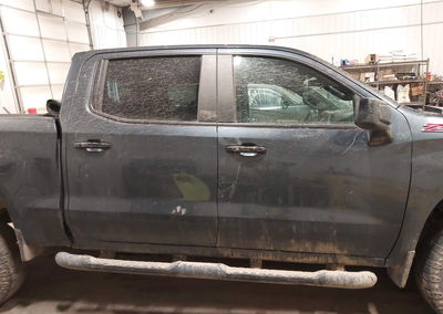 2020 Chevrolet Silverado 1500 4wd  Short Bed Lt Trail Boss, daño Frontal izquierdo, Iaai lote 44753558, foto 14 de 17