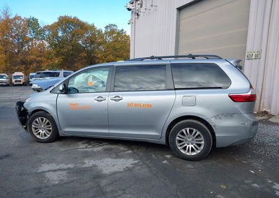 2017 Toyota Sienna Xle Premium 8 Passenger, Biohazard damage, Iaai lot 43482613, photo 13 of 15