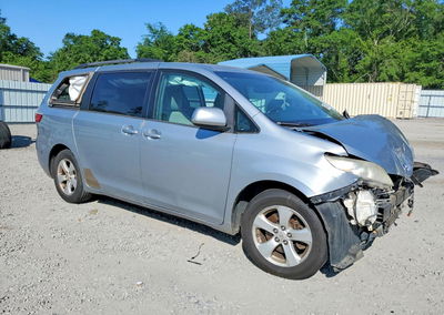 2015 Toyota Sienna Le, daño Frontal, Copart lote 49634576, foto 4 de 16