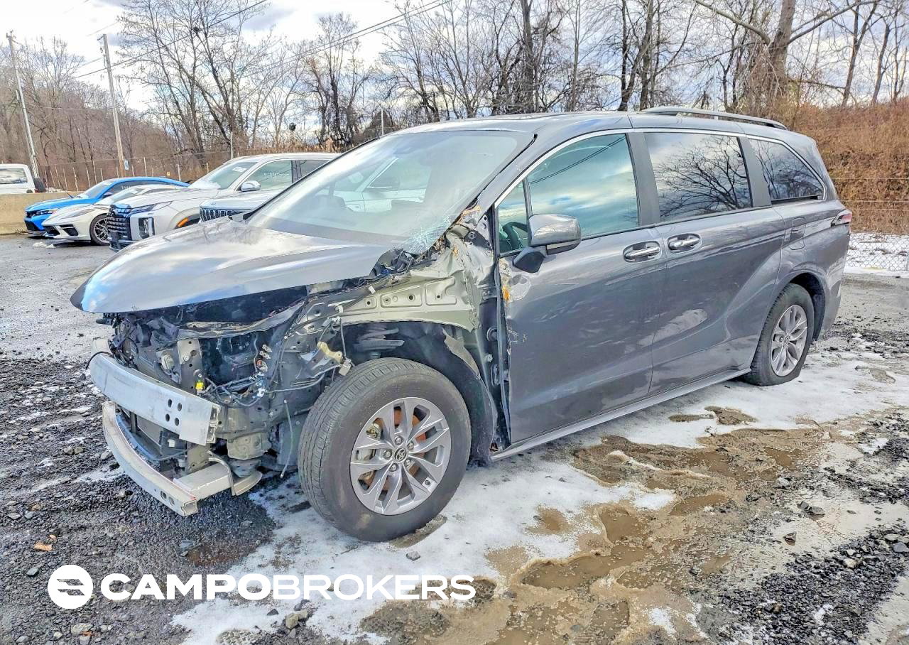 2025 Toyota Sienna Xle 8-passenger, daño Frontal, Copart lote 48802836
