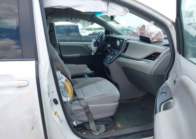 2015 Toyota Sienna Le 7 Passenger, uszkodzenie: Przód, Iaai lot 45044249, zdjęcie 5 z 21